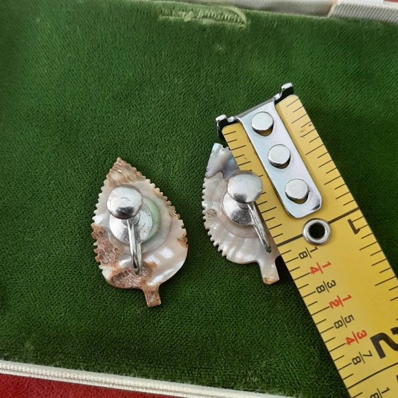 Vtg Abalone Shell Leaf Screw Back Earrings Mid Century Costume Jewelry - Picture 6 of 6